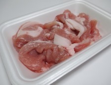 豚こまと小松菜のオイバターソース炒め　材料①