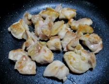 鶏もも肉と白菜のすき焼き風煮物　調理②
