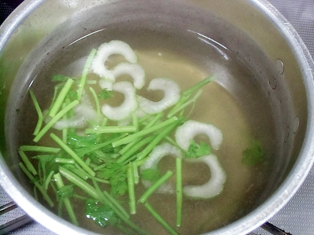 スープに茎