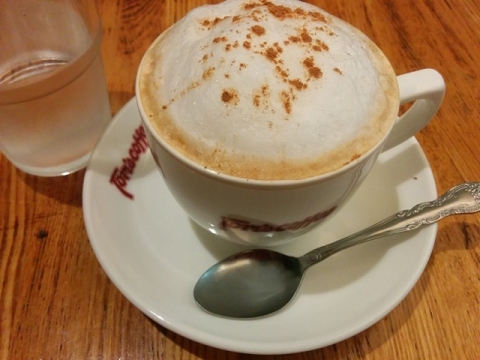 草加のトムズカフェのカフェ カプチーノ