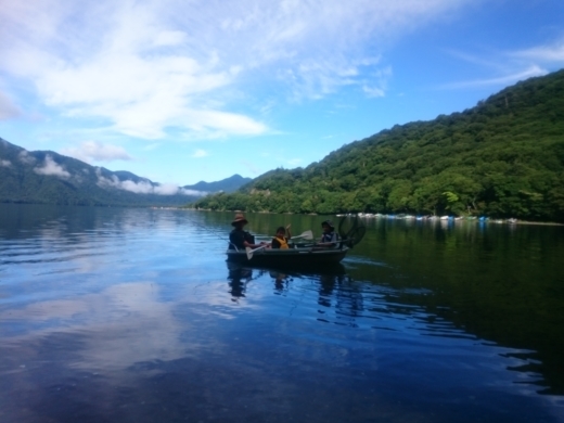 中禅寺湖でボート (2)
