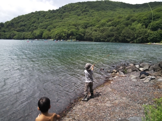 中禅寺湖のおかっぱり釣り (14)