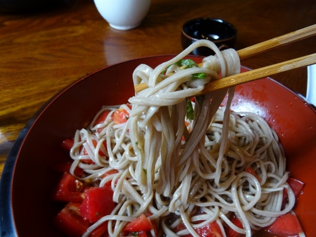 寿楽庵　完熟トマト蕎麦　混ぜていただきます