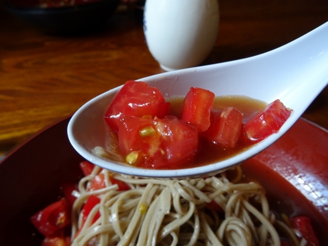寿楽庵　完熟トマト蕎麦　トマトとつゆ