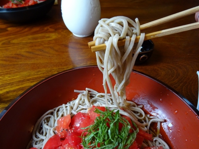 寿楽庵　完熟トマト蕎麦　つゆと蕎麦