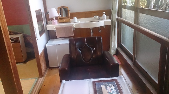 芳野旅館　和室　広縁　洗面台