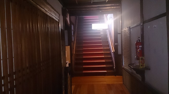 芳野旅館　廊下　階段
