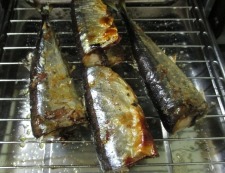 秋刀魚の塩焼き　調理