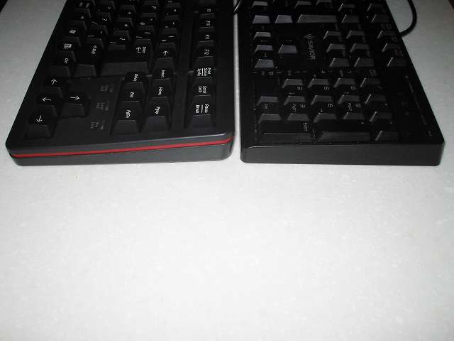 ダーマポイント タクティカルキーボード テンキーレスタイプ ゲーミングキーボード DRTCKB91UP2 と iBUFFALO SAVIOR ゲーミングキーボード BSKBC02BK 比較