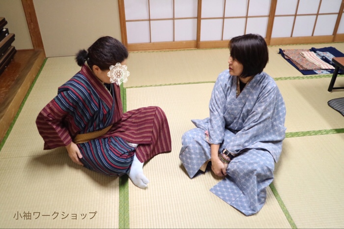 日本人の坐り方とは 正座 着物であぐらはできるの ゆったり楽 な小袖生活 くさのめ工房