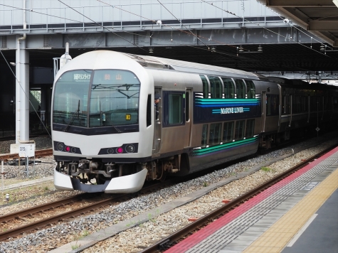 JR 瀬戸大橋線 5000系+223系 快速「マリンライナー」